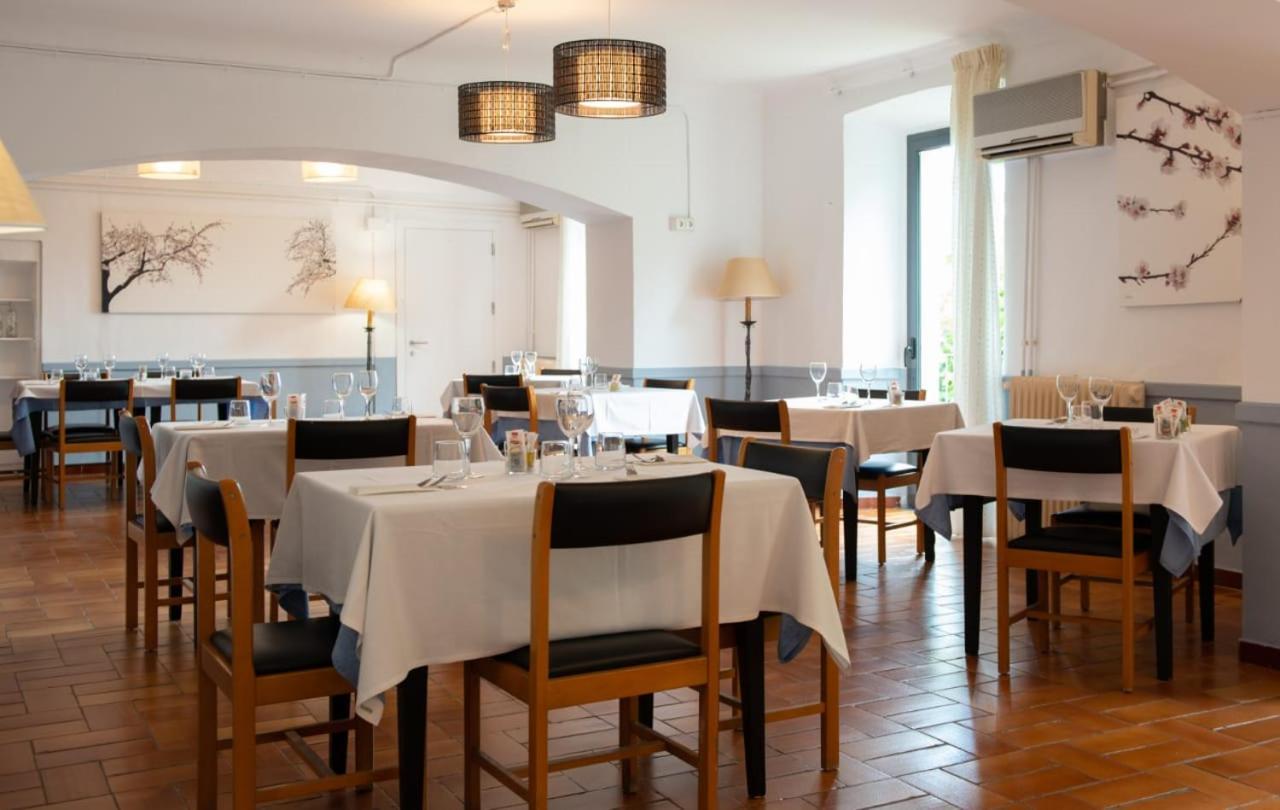 Hostal La Salut De Terrades Exteriör bild